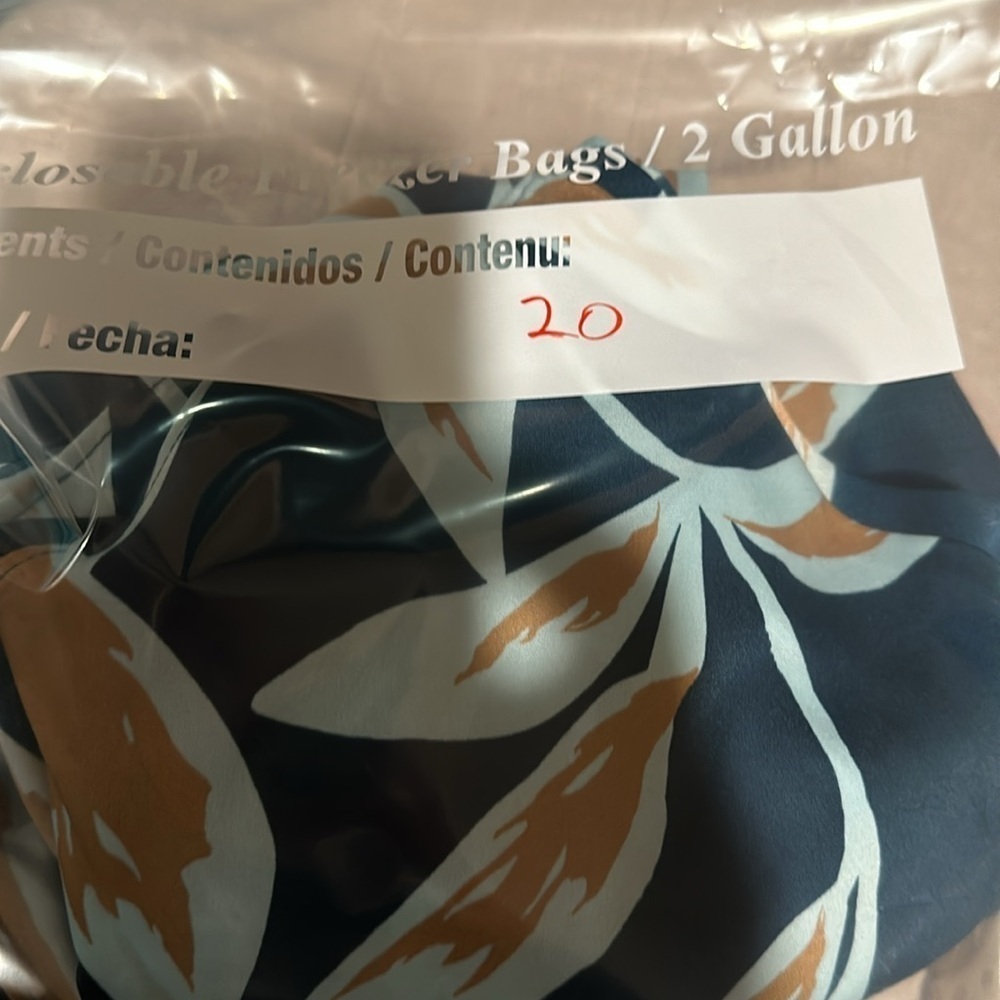 Banana Republic Factory Teal and Beige Leaf Print Silky top - Picture 8 of 8